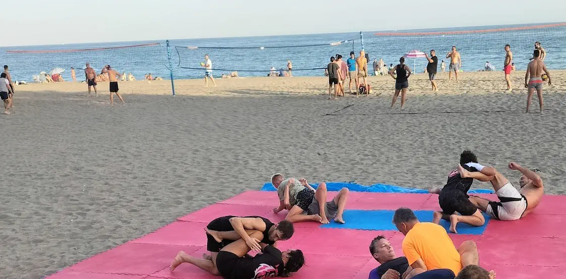Full rulle på stranden "La Rada" i Estepona